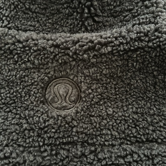 Lululemon Black Sherpa Cropped Scuba Size Medium - Picture 7 of 7